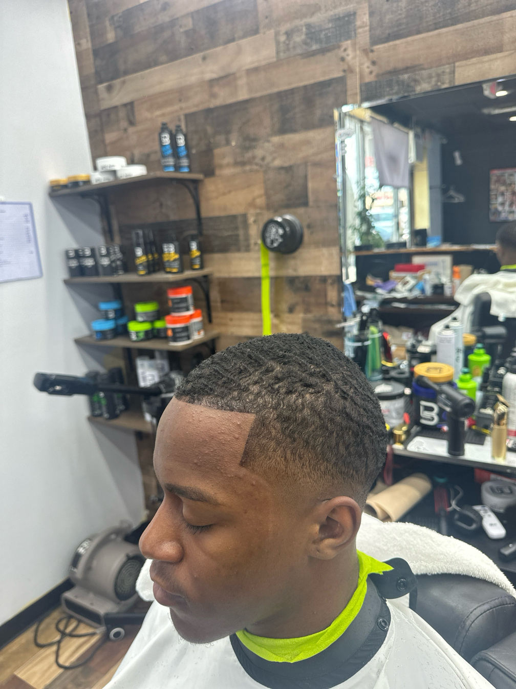 ショルダーbarber男女 Ladies & Gents Barbershop and Salon WV | Morgantown WV